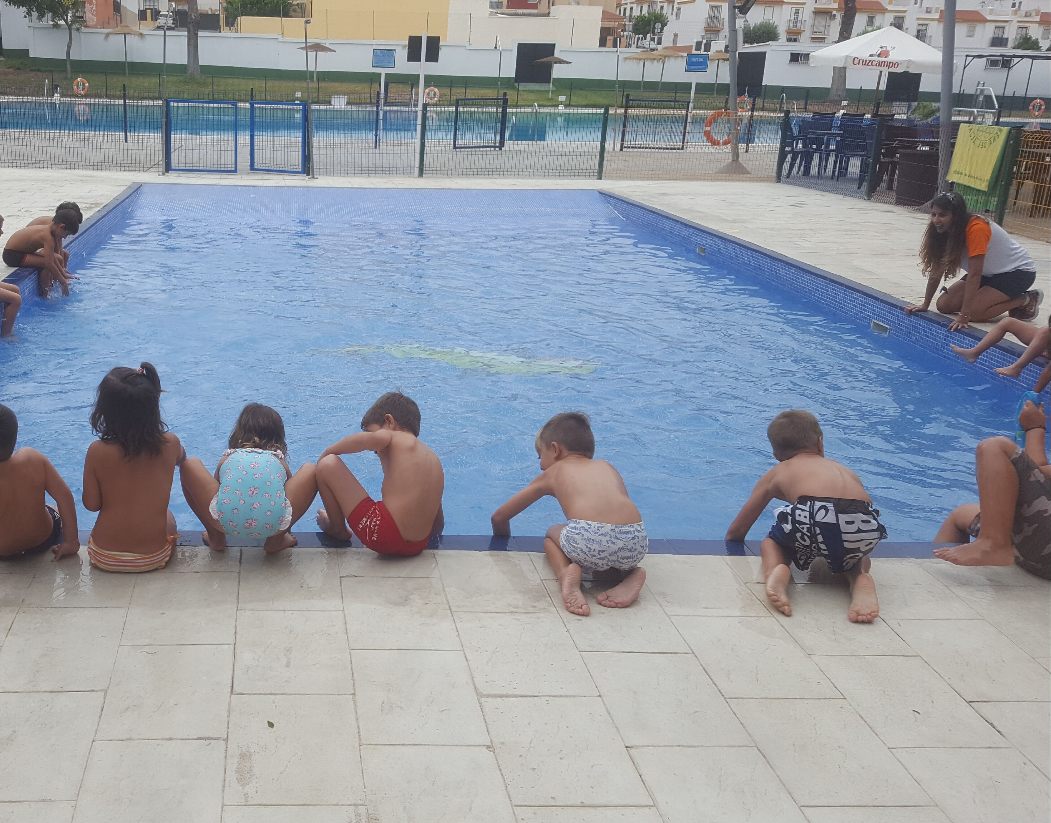 Campus Verano en piscina niños